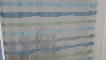 Handtücher, Seife, Toilettenpapier