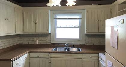 Small, clean, 1-bedroom house. 2 blocks from Theda Care Medical Center.