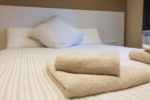 5 bedrooms, WiFi, bed sheets