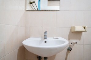 Suite | Bathroom | Shower, towels