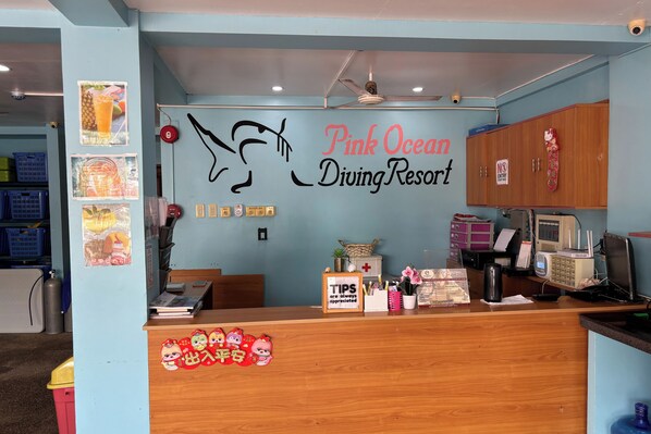 Reception - Pink Ocean Diving Resort Sabang Puerto Galera (Puerto Galera)