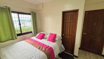 In-room safe, desk, bed sheets