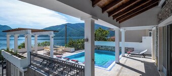 4-bedroom villa in wonderful Strp, Kotor with WiFi, fitness room