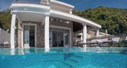 4-bedroom villa in wonderful Strp, Kotor with WiFi, fitness room