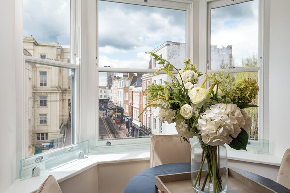 Exclusive Apartment | Living area - VESTO Brighton (Brighton)