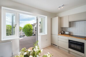 Appartamento Design | Cucina privata | Microonde, forno, piano cottura, pentole/stoviglie/utensili