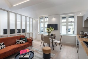 Lägenhet Standard | Eget kök | Mikrovågsugn, ugn, spishäll och grytor/köksredskap