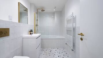 Comfort Apartment | Bathroom