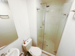 Dusche, Handtücher, Seife, Shampoo