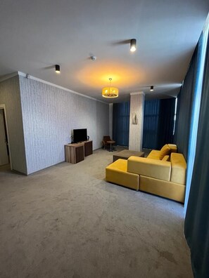 Deluxe Suite | Free WiFi
