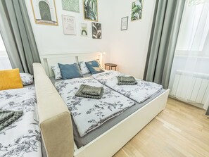 2 多间卧室、办公桌、上网接入