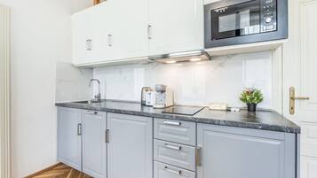 Réfrigérateur, micro-ondes, lave-vaisselle