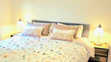 3 bedrooms, iron/ironing board, WiFi, bed sheets