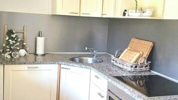 Micro-ondes, four, plaque de cuisson, lave-vaisselle