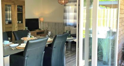 Cozy 3BR Bungalow in Ermerstrand park - The Village House Retreat near the beech