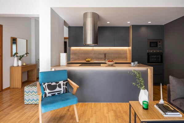 3 bedrooms - Spacious 3-bedroom Getaway With Balcony in Glyfada (Glyfada)