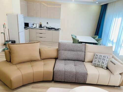 Central & Spacious Apartment 202