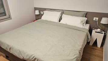 WiFi, bed sheets