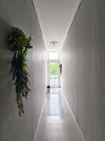 Exterior. Ez Door