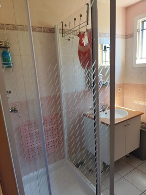 Dusche, Haartrockner, Toilettenpapier