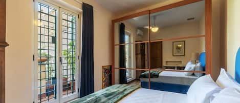 2 bedrooms, iron/ironing board, free WiFi