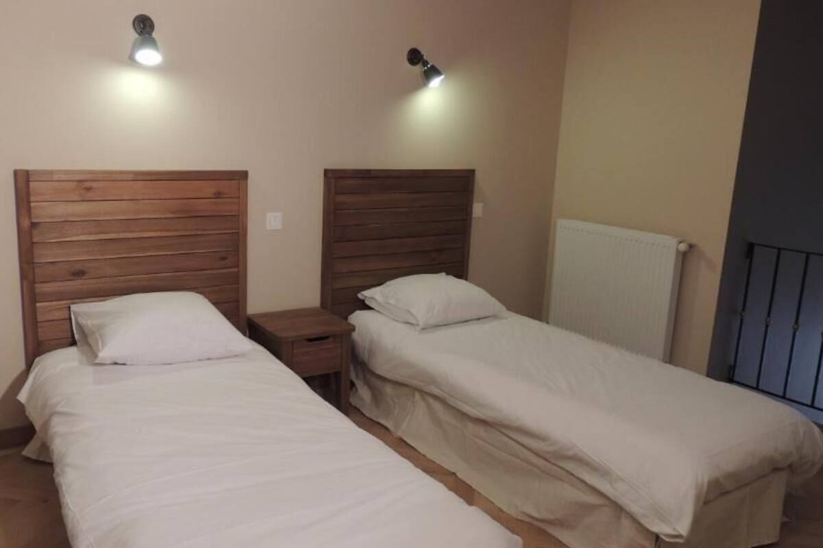 Studio Suite, quang cảnh núi | Két bảo mật tại phòng, bàn