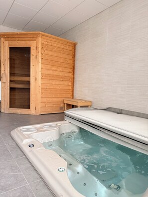 Sauna dan hot tub