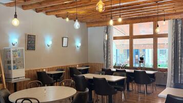 Desayuno buffet (EUR 11 por persona)