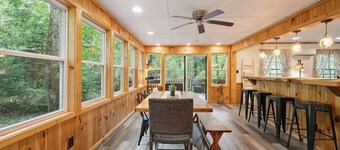 Laurel Thicket Cottage nestled in the north edge of Linville Gorge