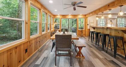 Laurel Thicket Cottage nestled in the north edge of Linville Gorge