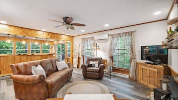 Smart TV, fireplace, DVD player