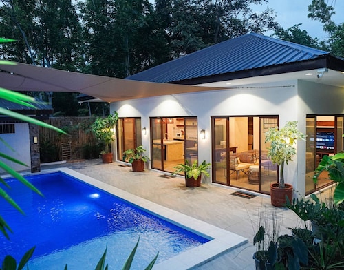 Modern Tropical 2BR Villa & Pool Retreat in Amadeo