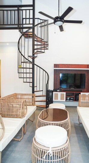 Biệt thự, 2 phòng ngủ, phù hợp cho người khuyết tật, hồ bơi riêng | Phòng khách