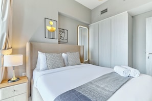 Superior Apartment, 1 Queen Bed, Canal View