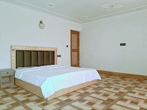 Classic Double Room | Free WiFi - Guest Nest (Srinagar)