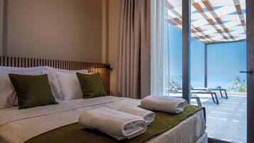 Hypo-allergenic bedding, blackout drapes, iron/ironing board, free WiFi