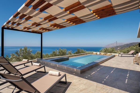 Villa, vista al mar | Alberca privada