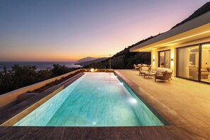 Seasonal outdoor pool, pool loungers - Villa Keras With Sea View (Viannos)