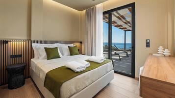 Villa, Sea View | Hypo-allergenic bedding, blackout curtains, iron/ironing board