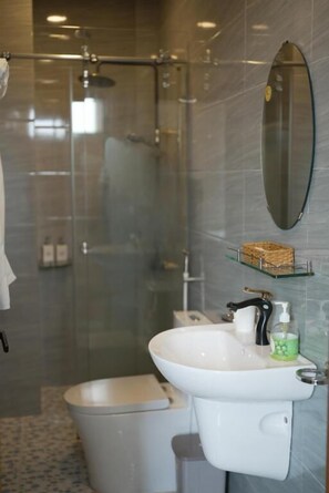 Minibar, Wi-Fi gratuit, draps fournis