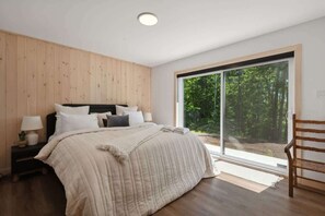 3 bedrooms, travel crib, WiFi