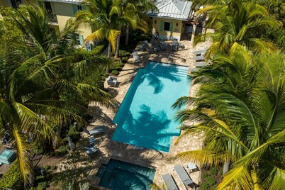 Luxury Townhome |  Pool | Beach & Golf Escape