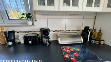 Kühlschrank, Ofen, Herdplatte, Geschirrspüler