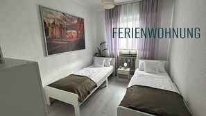 3 chambres, fer et planche à repasser, Wi-Fi, draps fournis