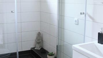Dusch, hårtork och handdukar