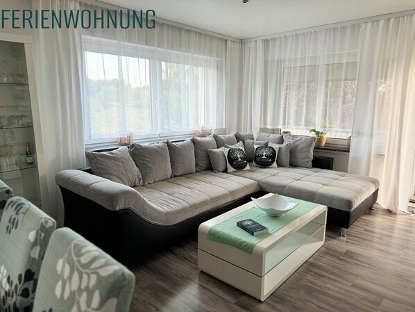 Téléviseur, foyer, chaîne audio