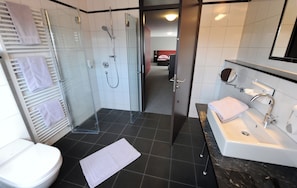 Chambre Triple, balcon
