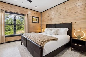 3 bedrooms, travel crib, WiFi, bed sheets