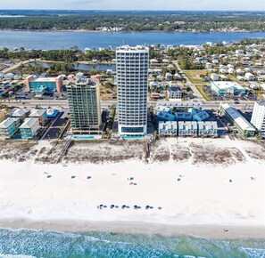 On the beach - Island Tower  3BR/3BA Beachfront w/ Pool + Balcony - Free Daily Activities! (Gulf Shores)