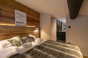 4 室のベッドルーム、アイロン / アイロン台、WiFi (無料)、ベッドシーツ